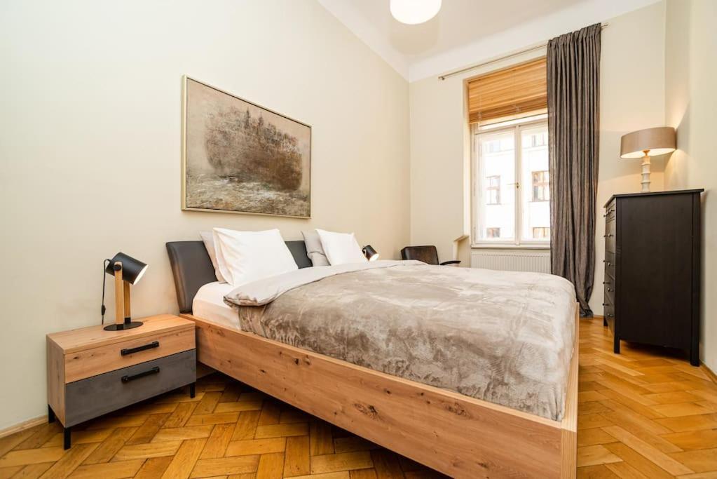 Large And Modern Apartment In The Heart Of Praga Exterior foto