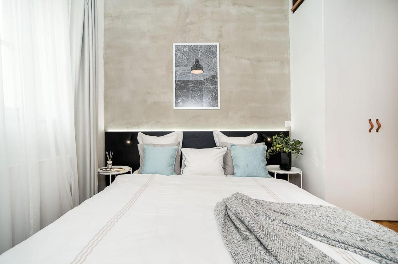 Large And Modern Apartment In The Heart Of Praga Exterior foto